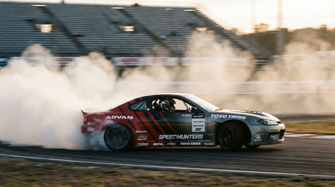 17c一起草赛车汽车解说视频